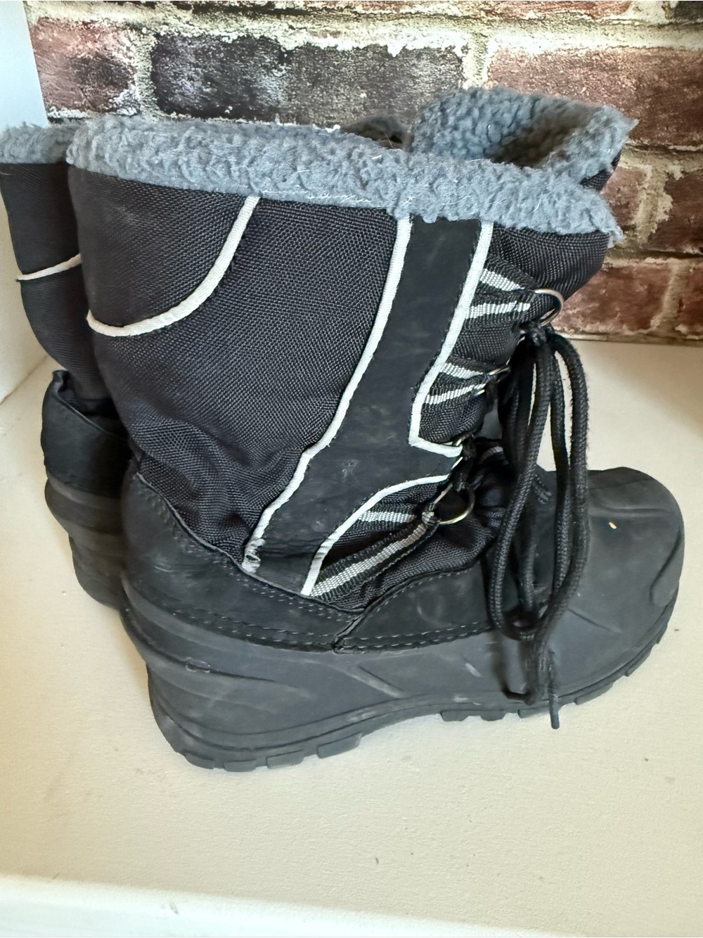 Itasca Black Boots with Gray Sherpa Lining‎